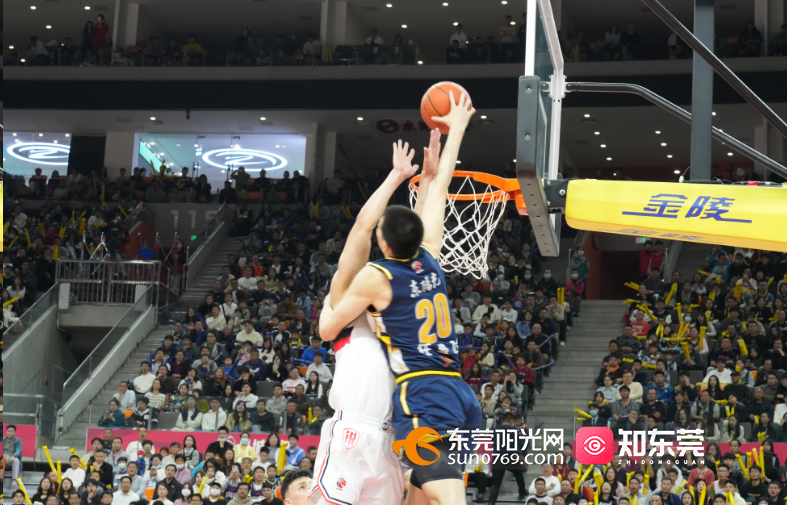 吉林队鏖战广州队，浓眉哥状态火热