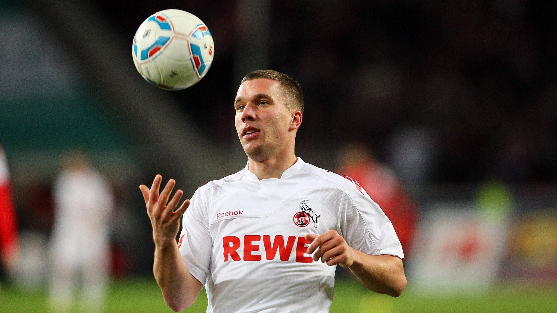 德甲争冠战与湖人绝杀，体育史诗中的命运齿轮