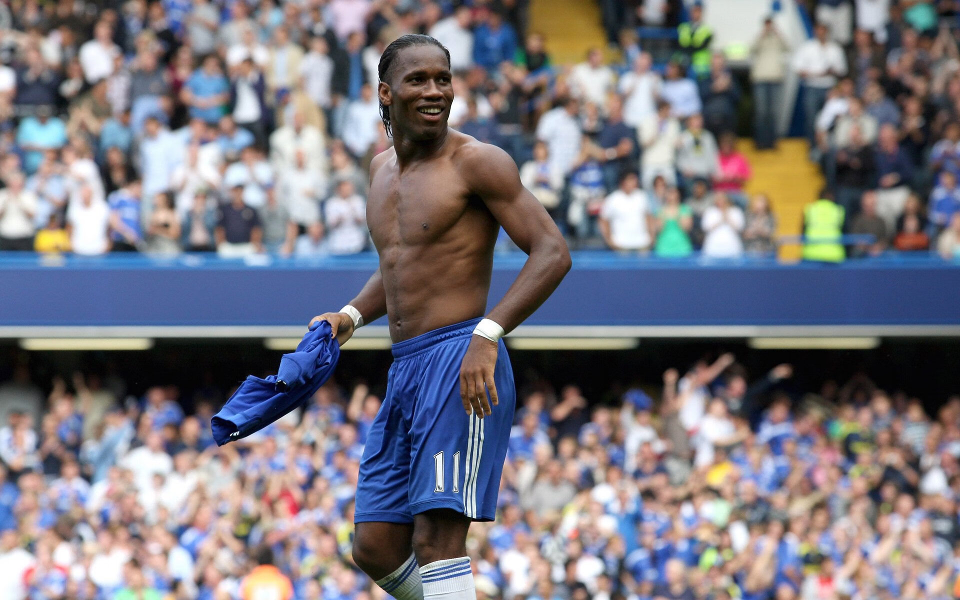 英超争冠之夜，约基奇防守端锁死对手，当足球的喧嚣遇见篮球的静默