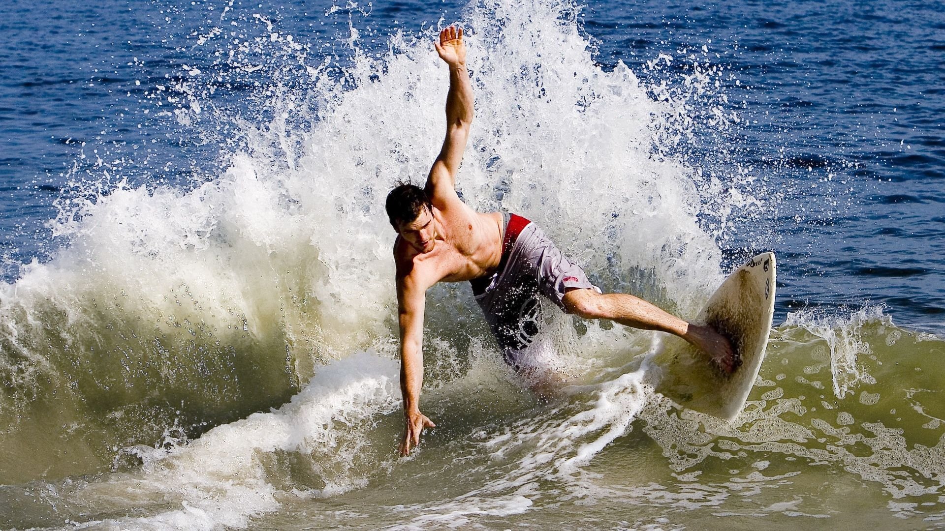 欧冠决赛之夜，斯通斯用沉默的智慧，改写了足球的终极叙事
